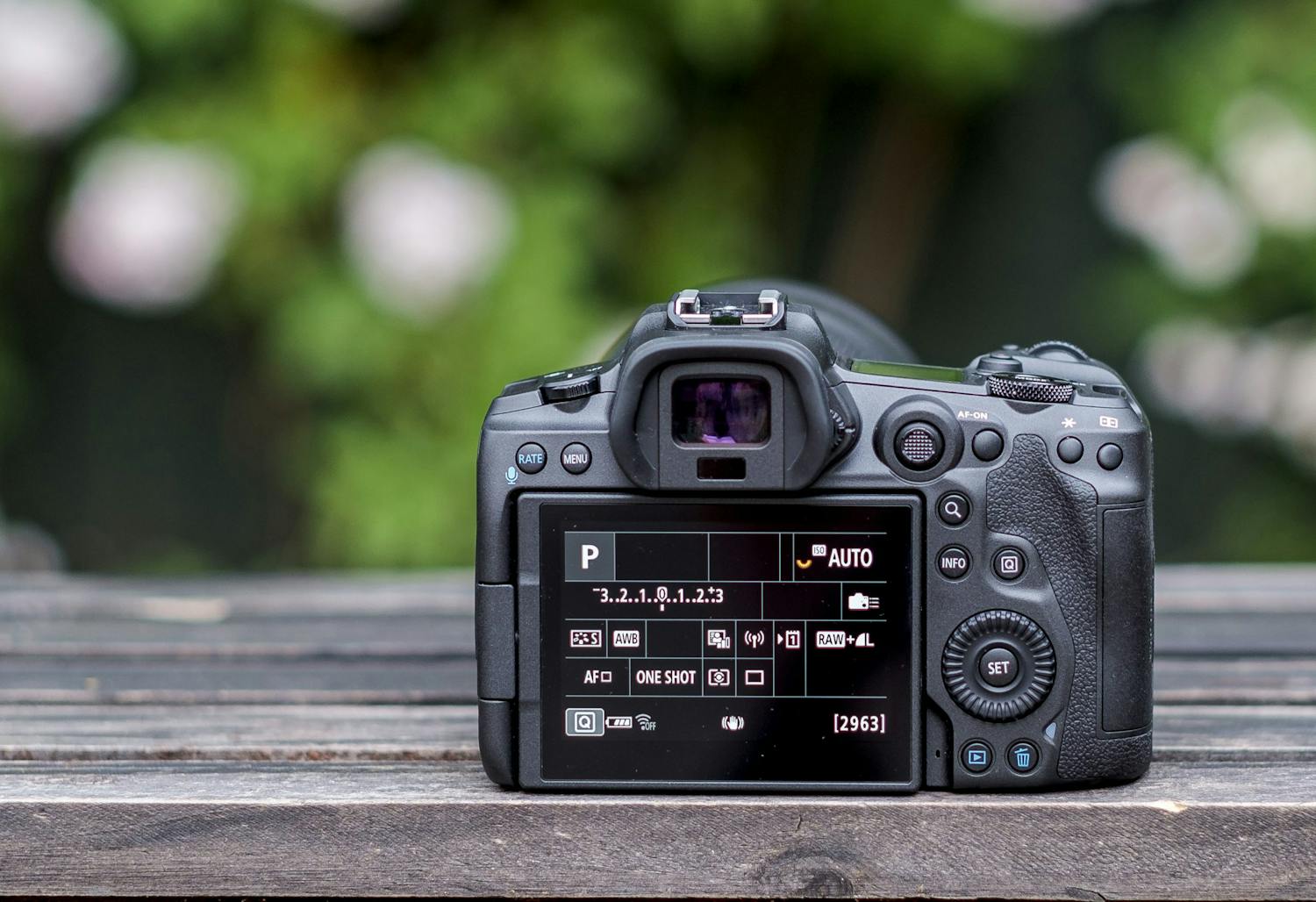 Canon EOS R5 bakifrån